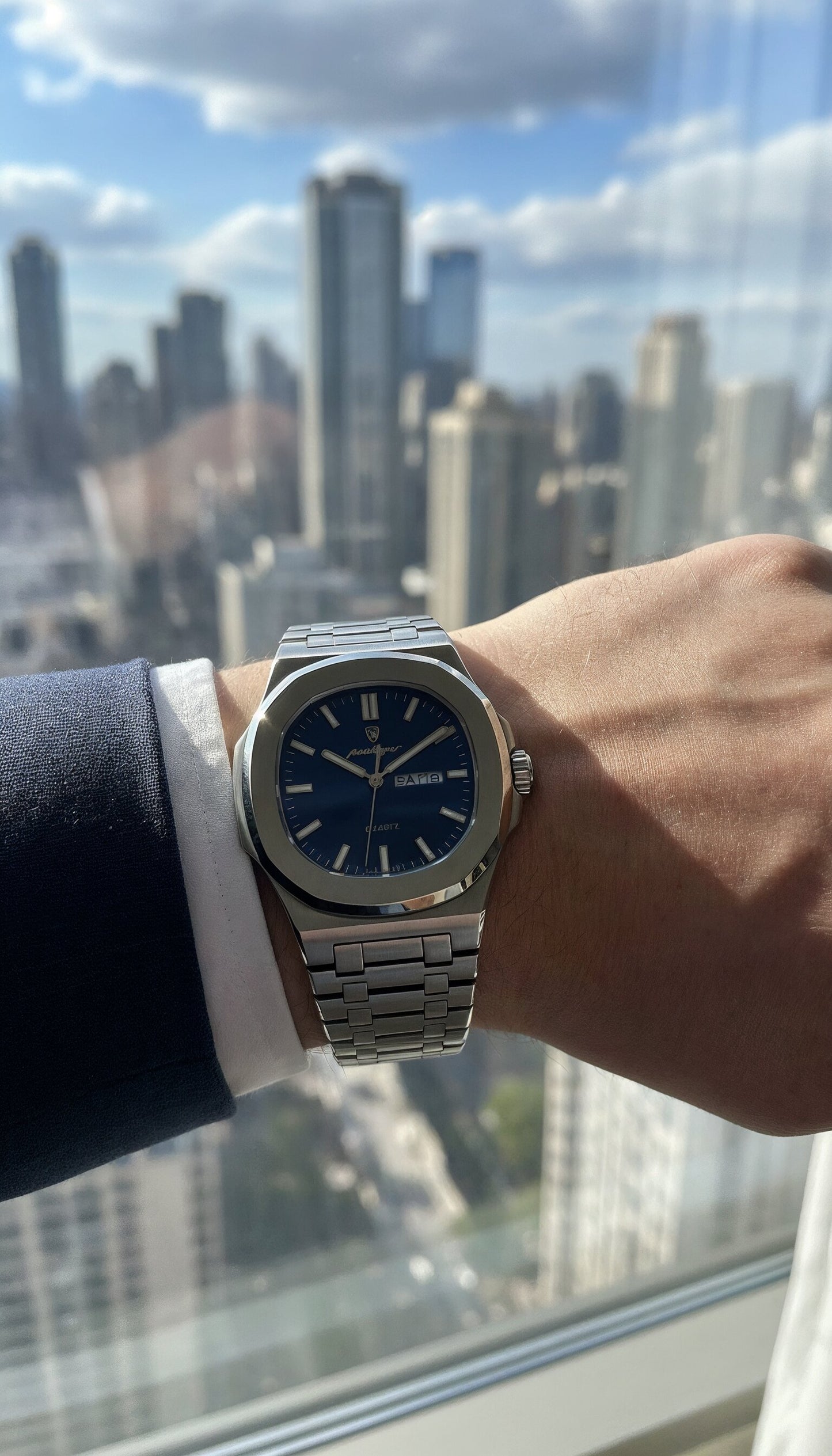 V&CO™  INTEGRATED DAY-DATE WATCH